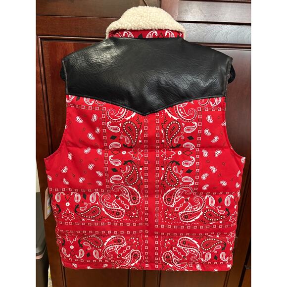 NWT Levis Mens Puffer Vest Red Bandana Faux Leather Sherpa Collar Western Size M - Picture 2 of 12